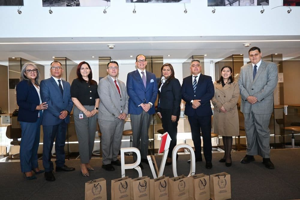 Firma de convenio con la Bolsa de Valores de Quito